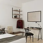 Apartment The Collector - Design Boutique By The Grand Canal, Ponterosso