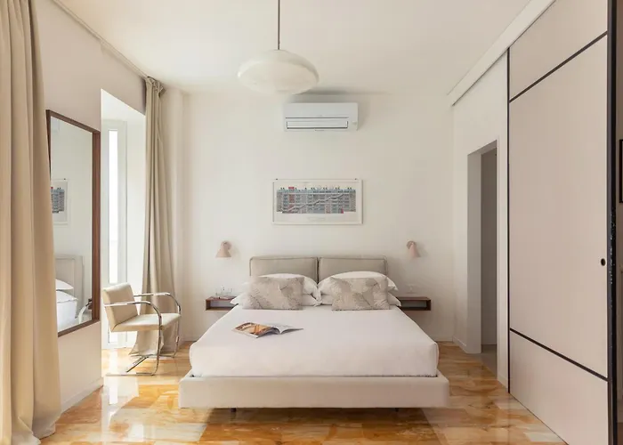 The Collector - Design Boutique By The Grand Canal, Ponterosso * Triest